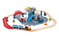 Hape Pelastuslaitoksen päämaja ja junarata