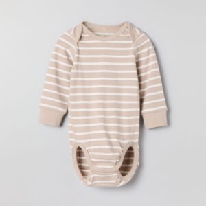 Raidallinen body kietaisumallisilla olkapäillä