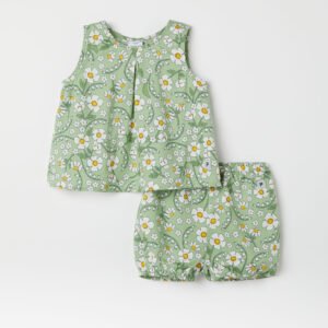 Setti, jossa paita ja housut, kukkakuvio