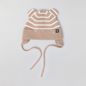 Raidallinen neulepipo korvilla