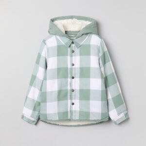 Ruudullinen hupparipaita pileevuorilla