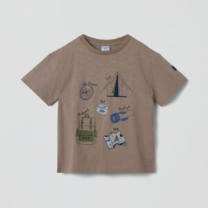 T-paita seikkailukuviolla