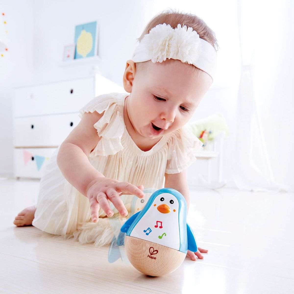 Hape Vauvalelu  Keikkuva Pingviini