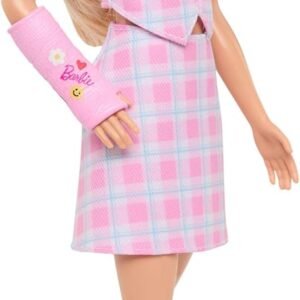 Barbie Fashionistas Barbie-Nukke Kipsatulla Kädellä