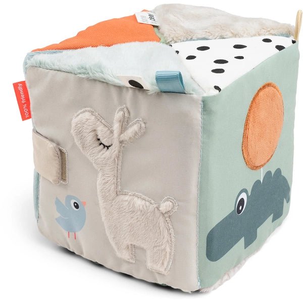 Done by Deer Avattava Puuhakuutio