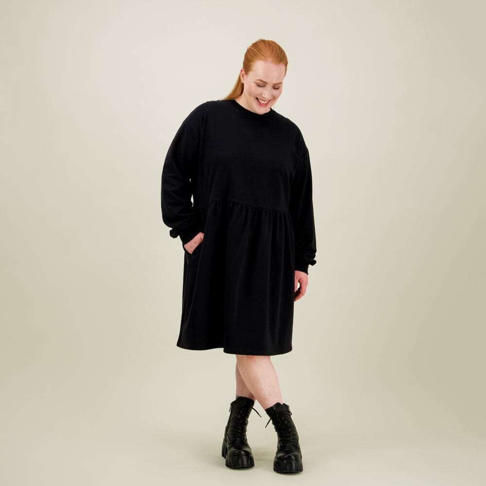 Ruffle Sweater Dress -Collegemekko | Licorice - XS