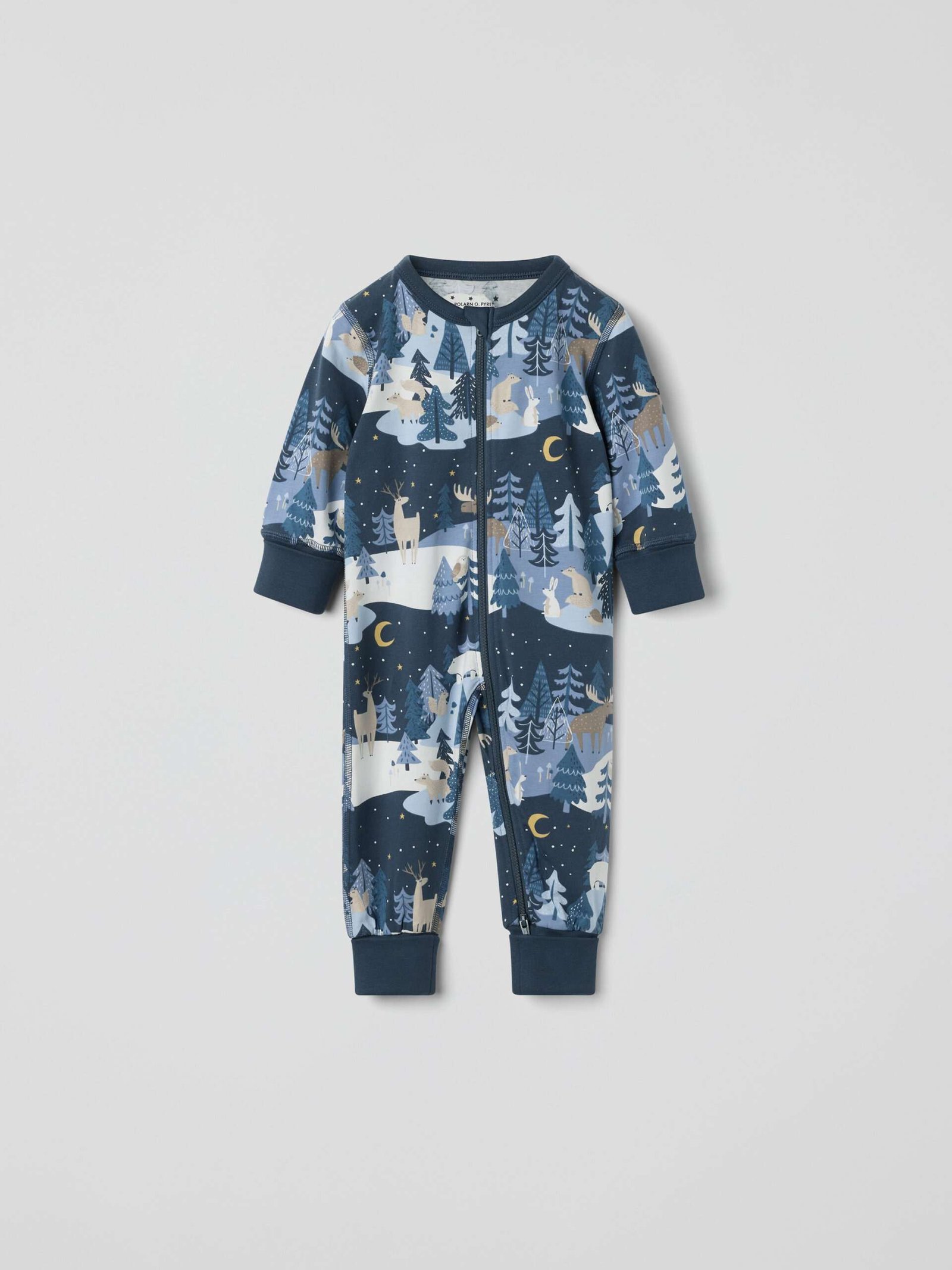 Pyjamahaalari talvikuviolla