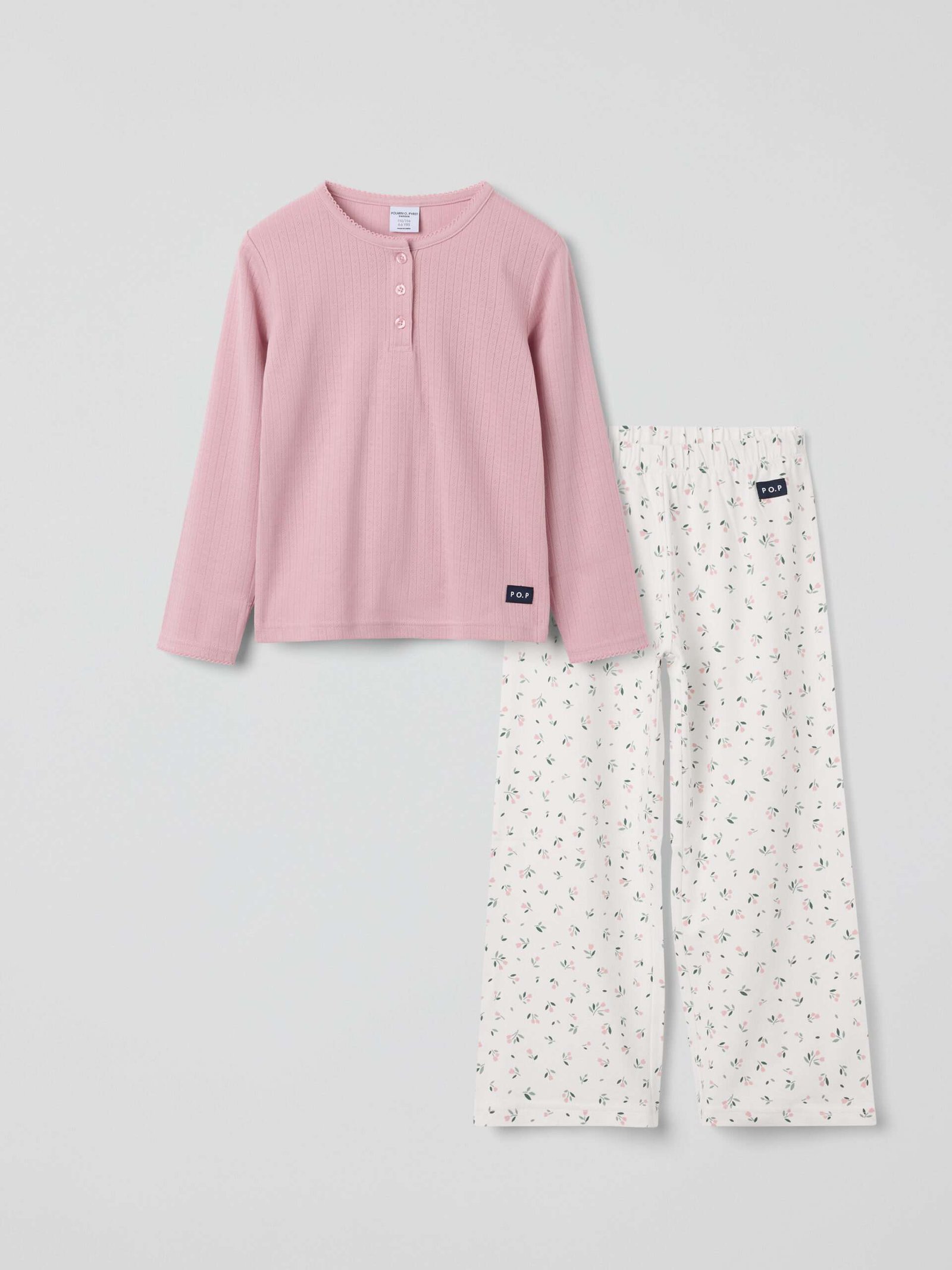 Pyjama kukkakuviolla