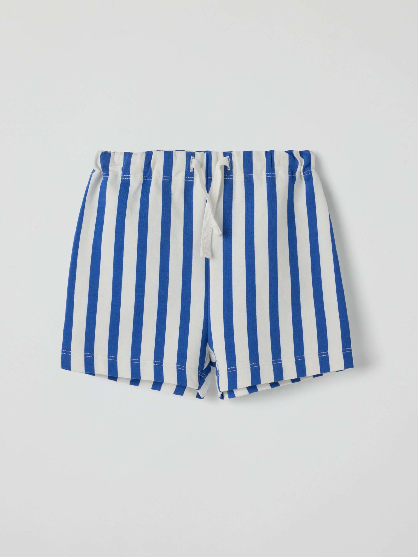 Collegeshortsit raidalliset