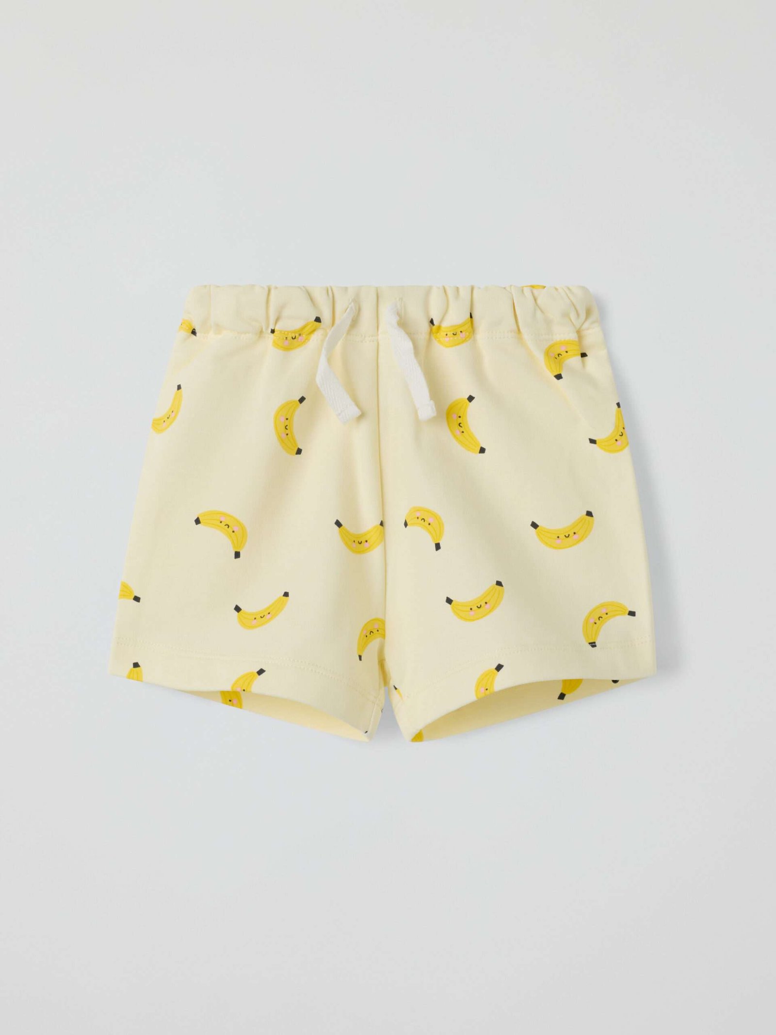 College-shortsit banaanit