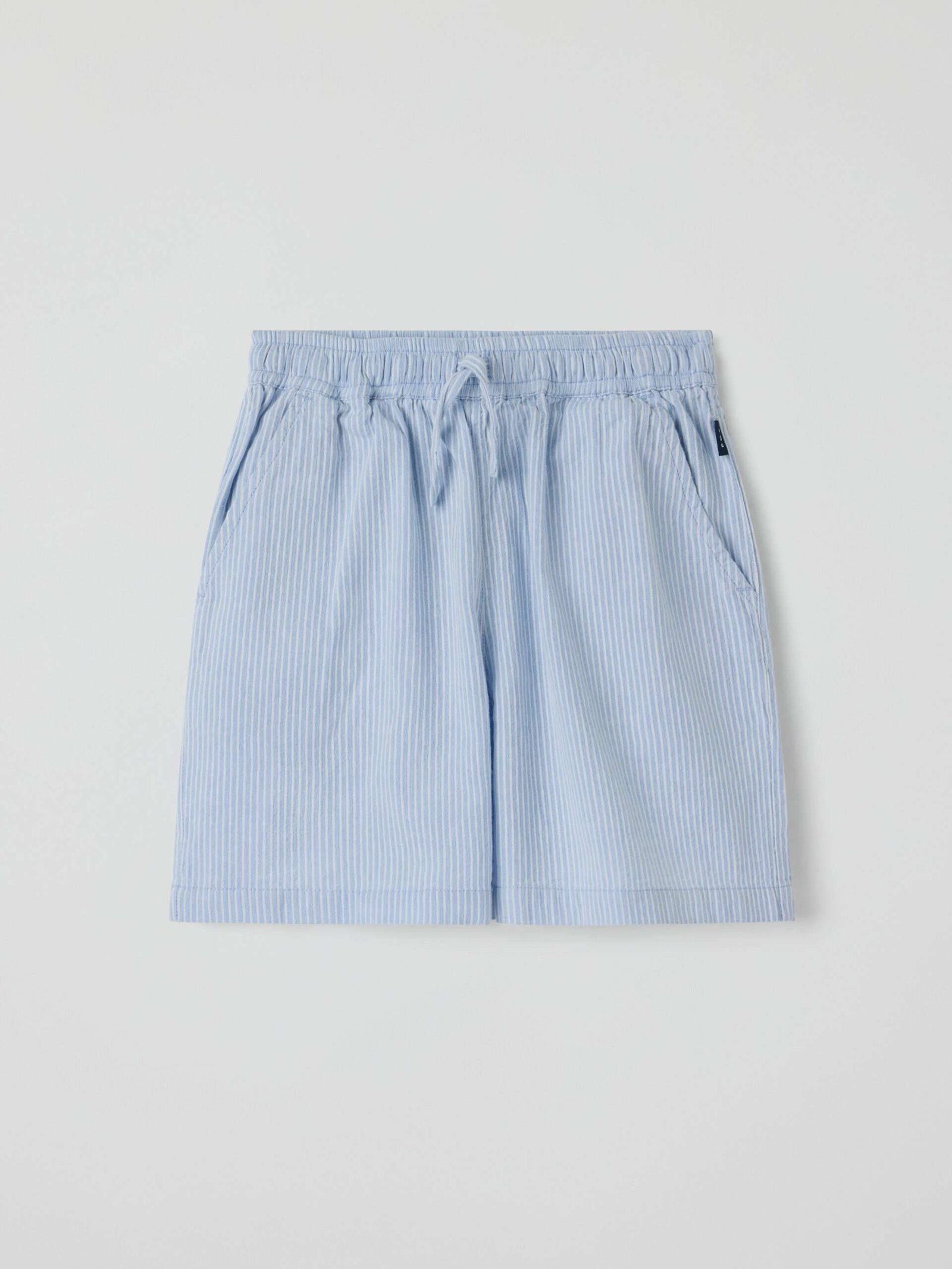 Raidalliset shortsit