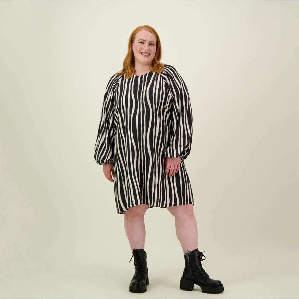 Alley Volume Sleeve Tunic Dress -Mekko | Licorice - L