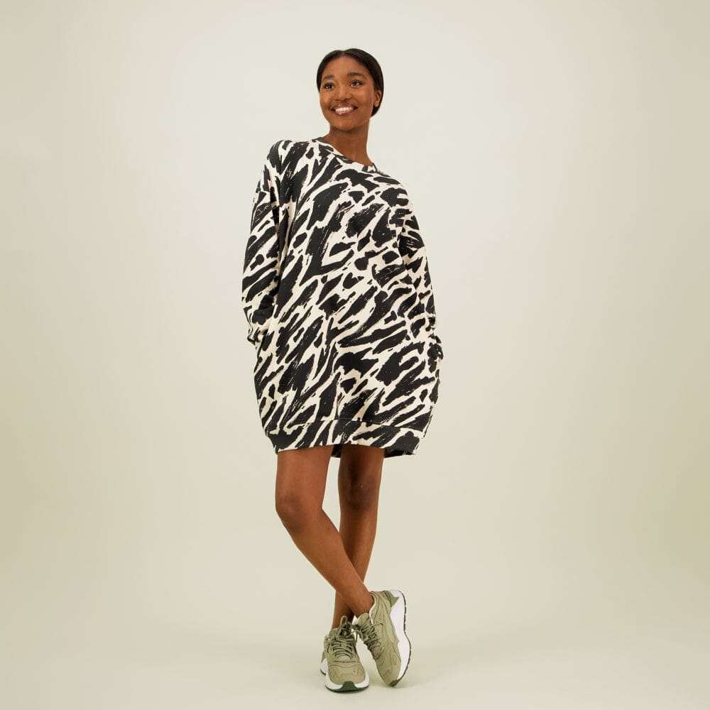Sophy Sweater Dress -Collegemekko | Licorice - L