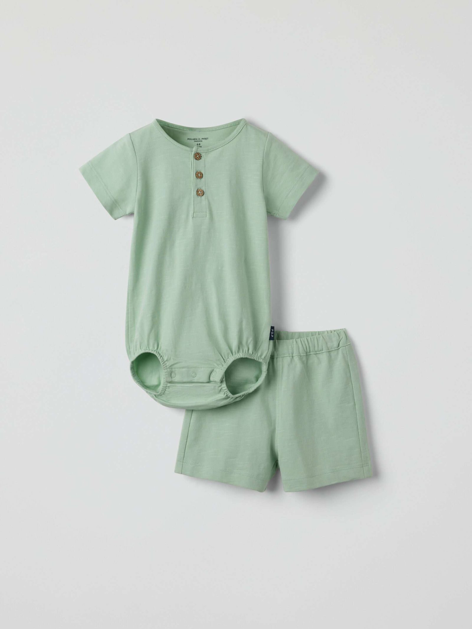 Setti body ja shortsit
