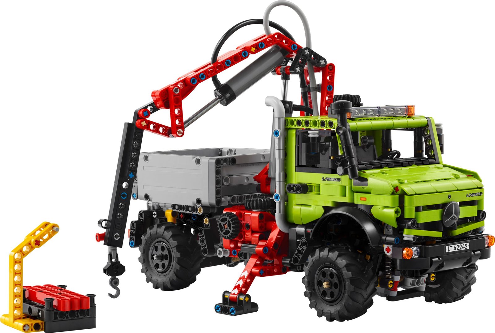 Nosturilla varustettu Mercedes-Benz Unimog U 5023