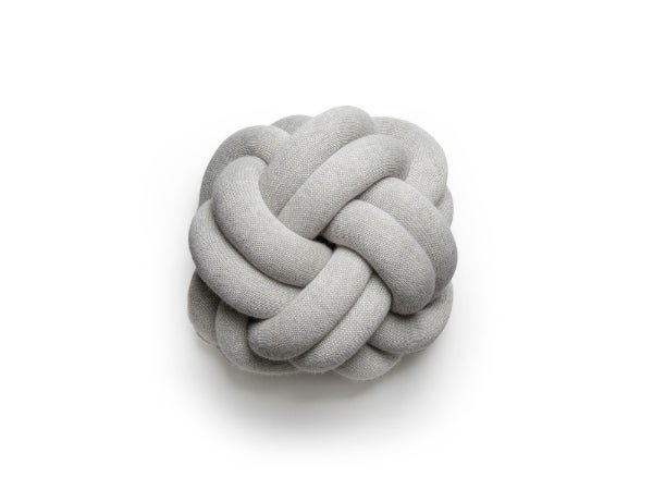 Design House Stockholm Knot solmutyyny, vaaleanharmaa
